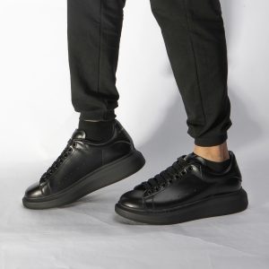 Alexander Mqueen Sneaker In Black