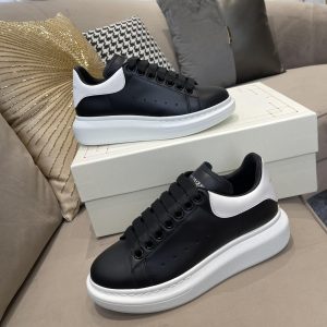 Alexander Mqueen Oversized Sneaker In Black/White