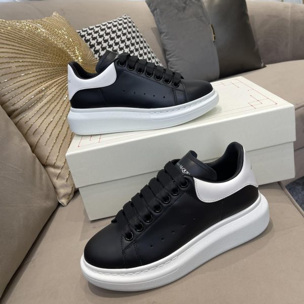 Alexander Mqueen Oversized Sneaker In Black/White