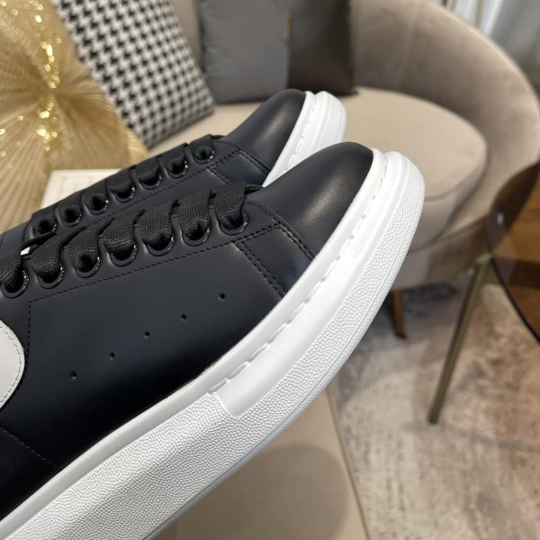 Alexander Mqueen Oversized Sneaker In Black/White - Image 5