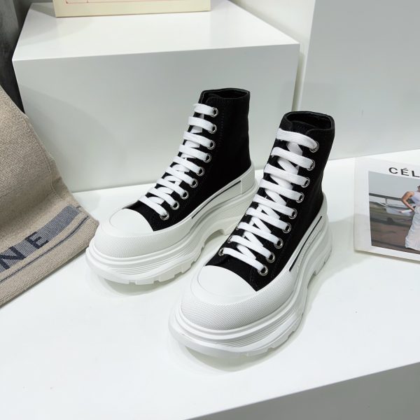 Alexander Mqueen Tread Slick Boot In Magnolia - Image 4