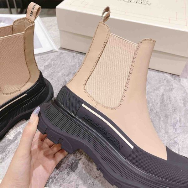 Alexander Mqueen Tread Slick Chelsea Boots - Image 2