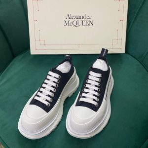 Alexander Mqueen Tread Slick Lace Up in Black/white