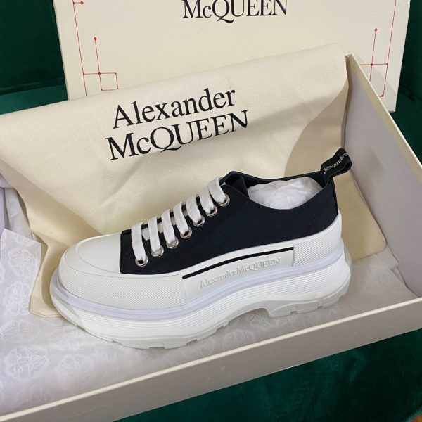 Alexander Mqueen Tread Slick Lace Up in Black/white - Image 8