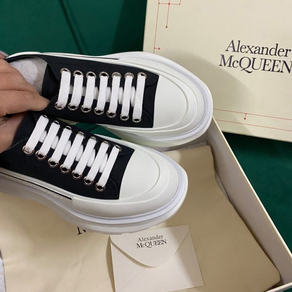 Alexander Mqueen Tread Slick Lace Up in Black/white - Image 5