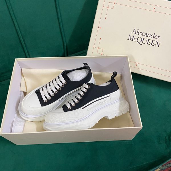 Alexander Mqueen Tread Slick Lace Up in Black/white - Image 4