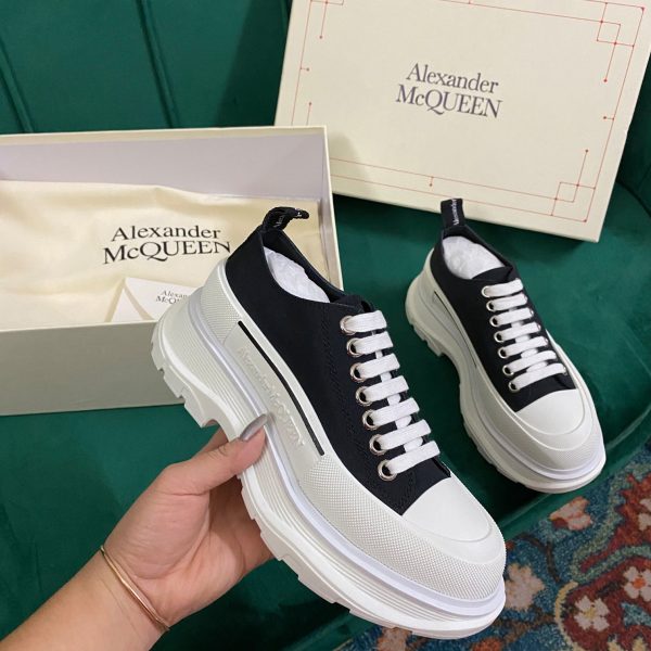 Alexander Mqueen Tread Slick Lace Up in Black/white - Image 3