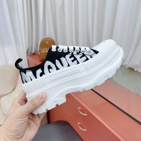 Alexander Mqueen Tread Slick Lace-up In Black - Image 2
