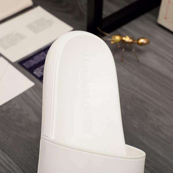 Alexander Mqueen Logo Slipper - Image 2