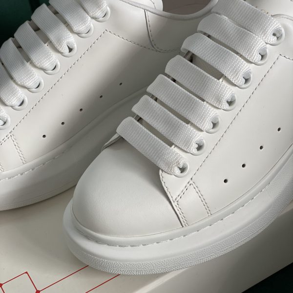 Alexander Mqueen Oversized Sneaker In White/Black - Image 2
