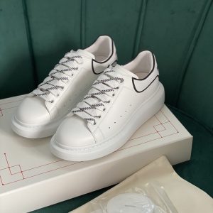 Alexander Mqueen Oversized Sneaker In White/Black