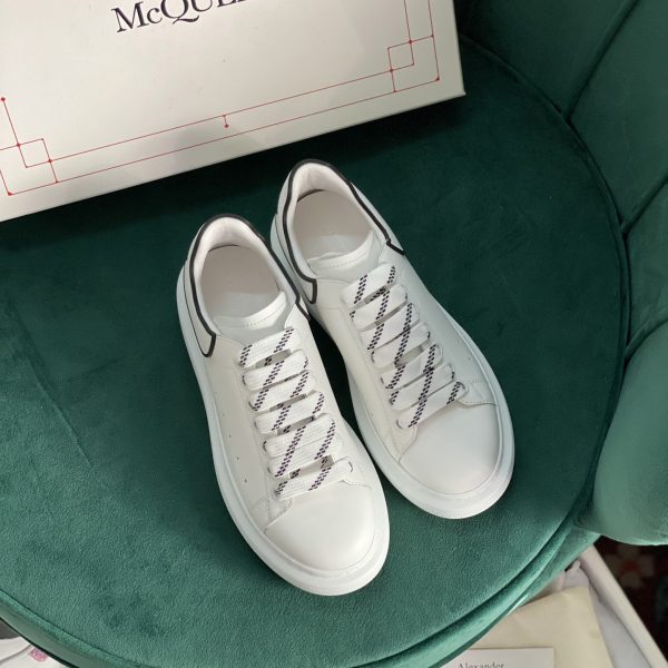 Alexander Mqueen Oversized Sneaker In White/Black - Image 4