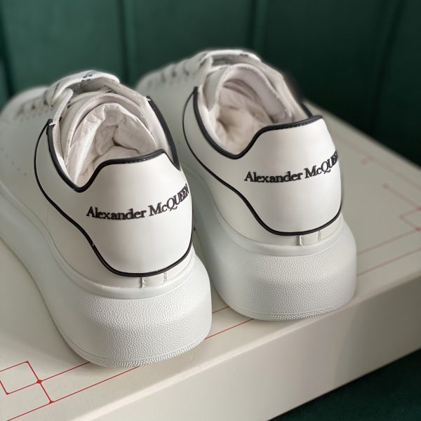Alexander Mqueen Oversized Sneaker In White/Black - Image 5