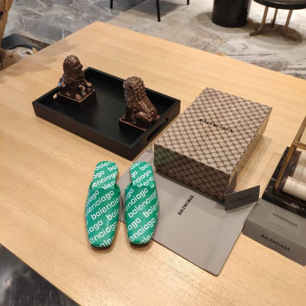 Balenciaga Logo Leather Backless Loafers