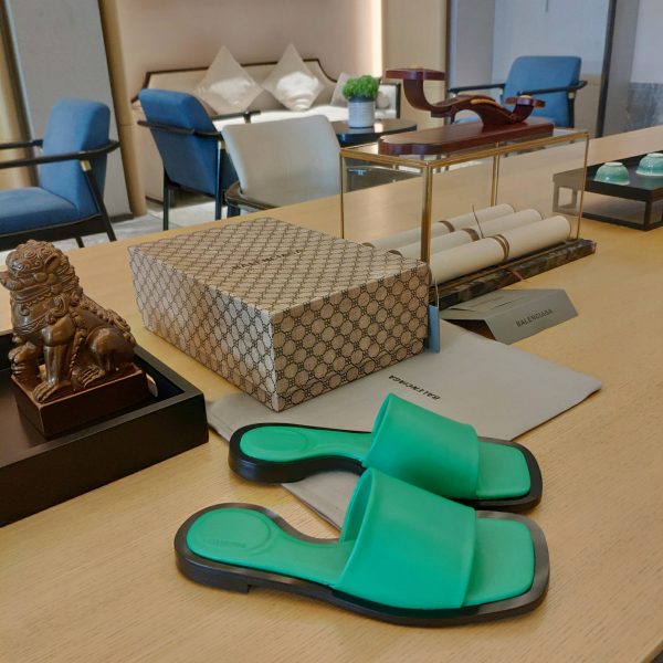 Balenciaga Logo Leather Slide Sandal - Image 2