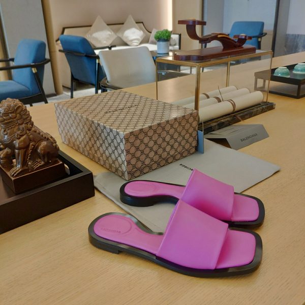 Balenciaga Logo Leather Slide Sandal - Image 2