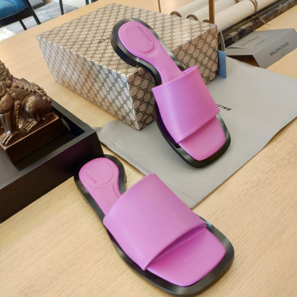Balenciaga Logo Leather Slide Sandal - Image 3