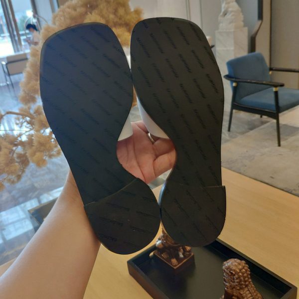 Balenciaga Logo Leather Slide Sandal - Image 8