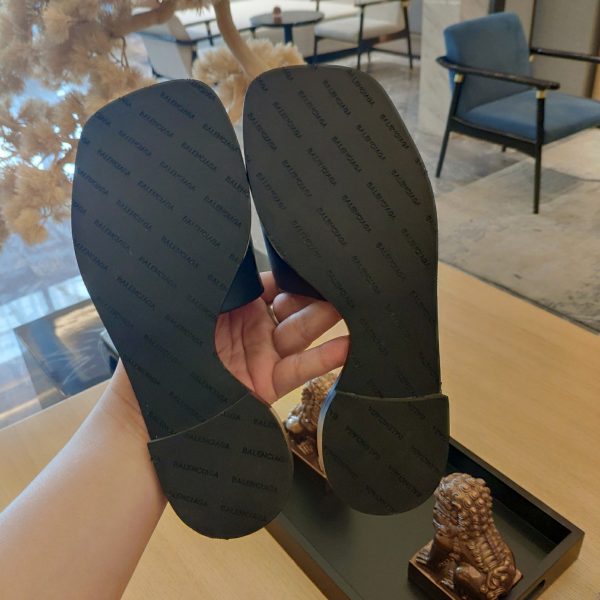 Balenciaga Logo Leather Slide Sandal - Image 8