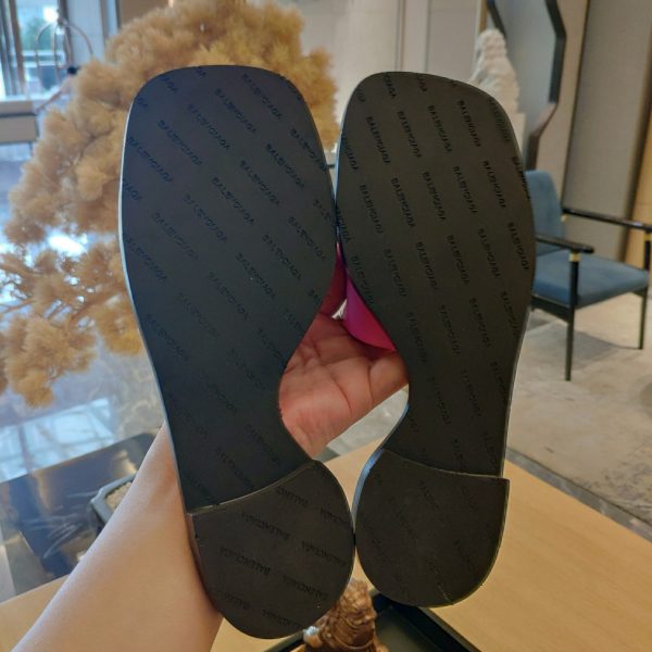 Balenciaga Logo Leather Slide Sandal - Image 8