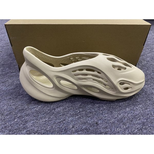 Adidas Yeezy Foam Runner Beige - Image 2