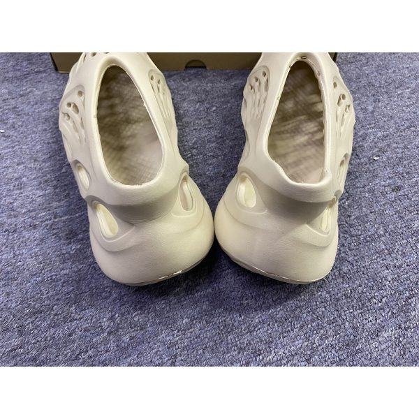 Adidas Yeezy Foam Runner Beige - Image 4