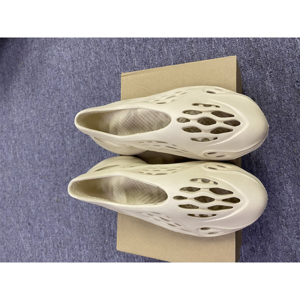 Adidas Yeezy Foam Runner Beige - Image 5