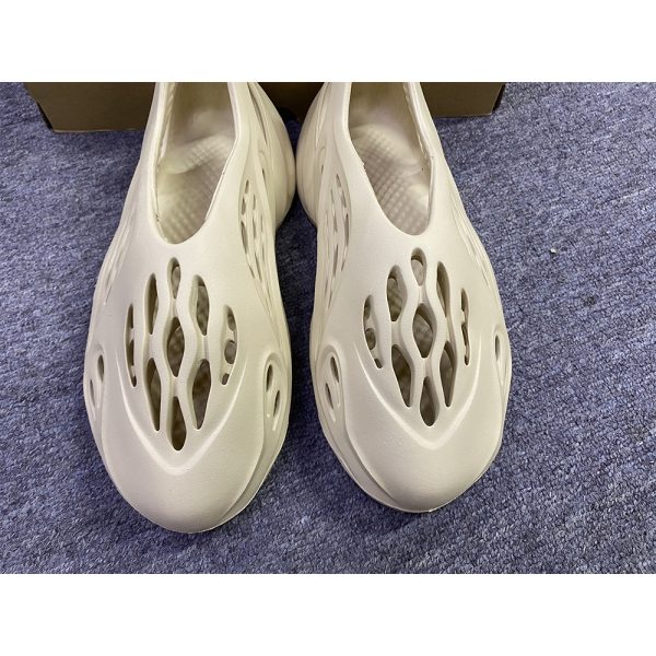 Adidas Yeezy Foam Runner Beige - Image 6