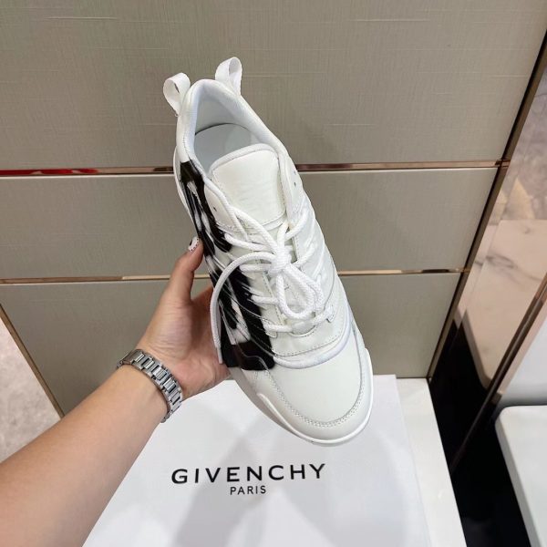 Givenchy 4G Logo Print Low-Top Sneakers - Image 4