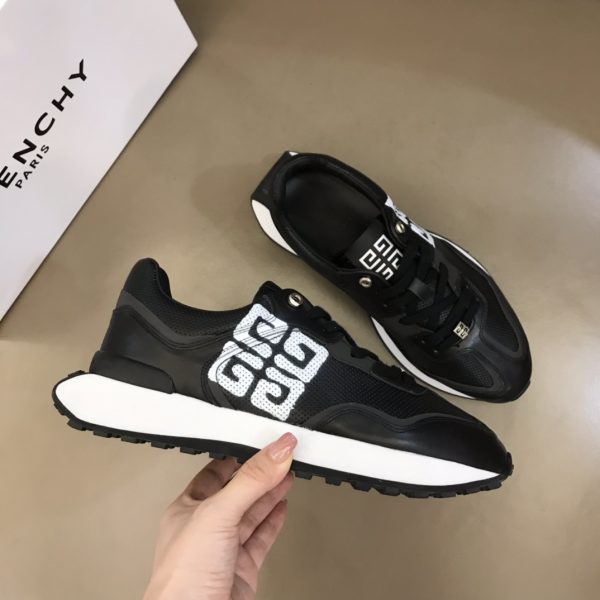 Givenchy Logo Print Low-Top Sneakers