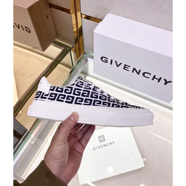 Givenchy Logo Print Low-Top Sneakers - Image 2
