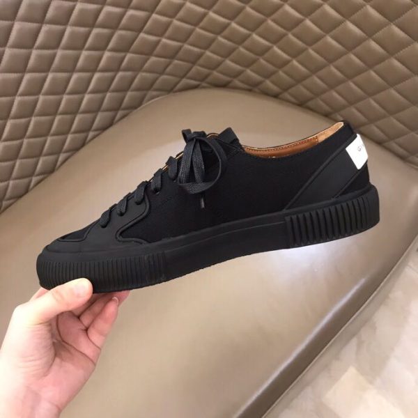 Givenchy Logo Print Low-Top Sneakers - Image 2