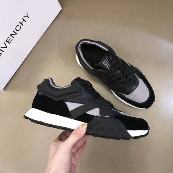 Givenchy Logo Print Low-Top Sneakers
