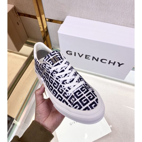 Givenchy Logo Print Low-Top Sneakers - Image 3