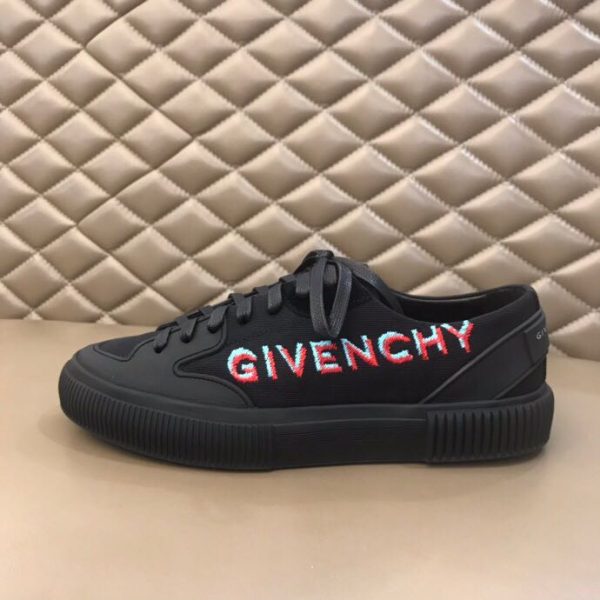 Givenchy Logo Print Low-Top Sneakers - Image 3