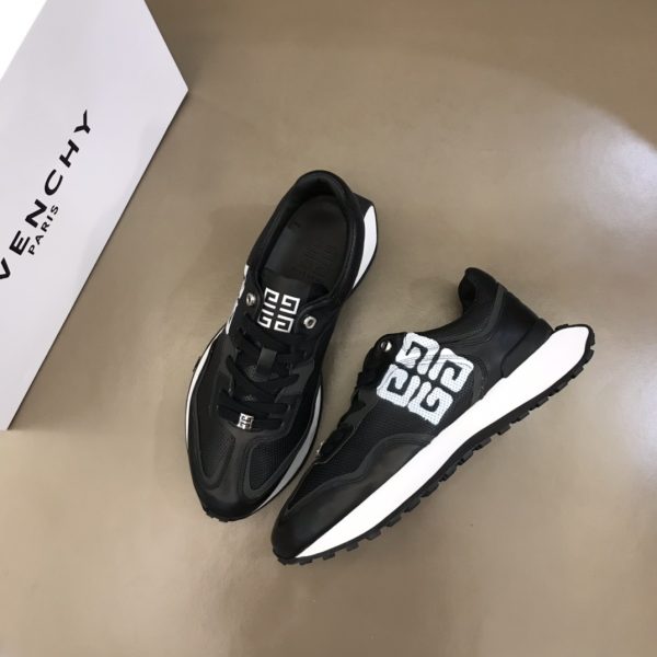 Givenchy Logo Print Low-Top Sneakers - Image 3