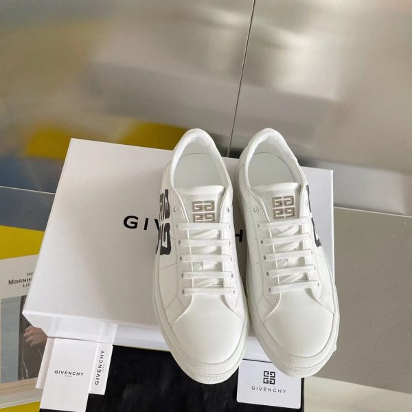 Givenchy Logo Print Low-Top Sneakers - Image 3