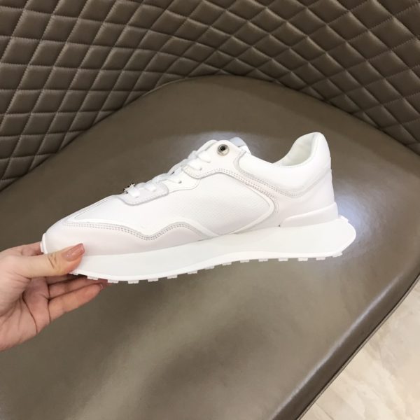 Givenchy Logo Print Low-Top Sneakers - Image 4