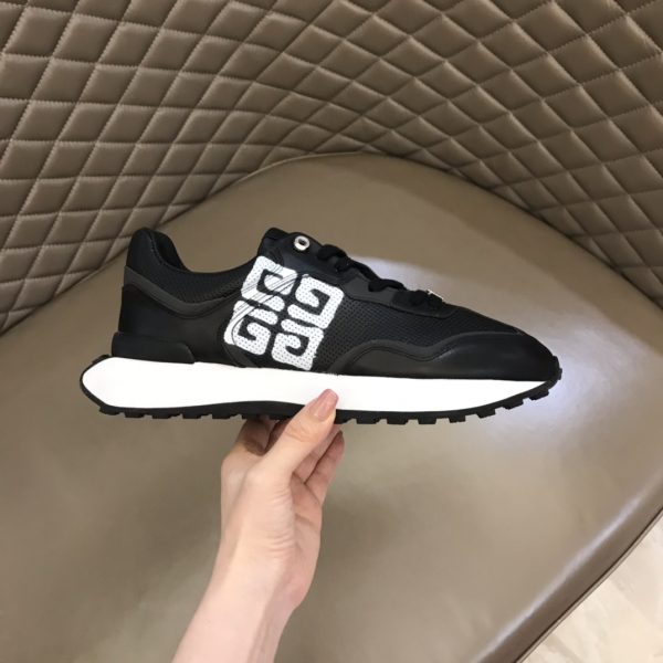 Givenchy Logo Print Low-Top Sneakers - Image 4