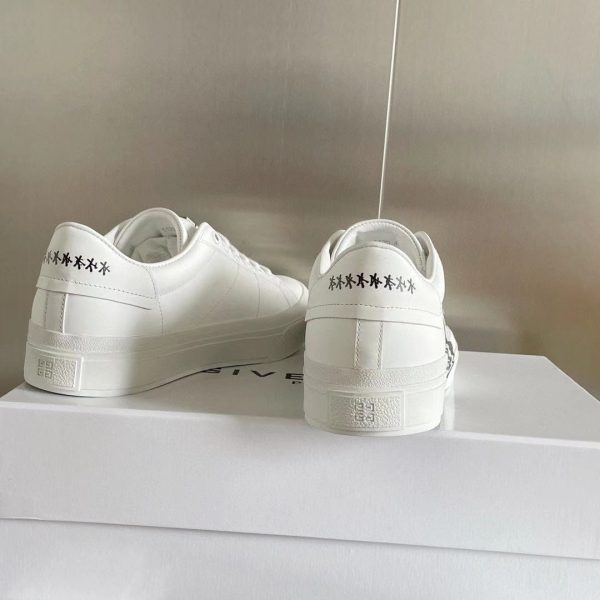 Givenchy Logo Print Low-Top Sneakers - Image 4