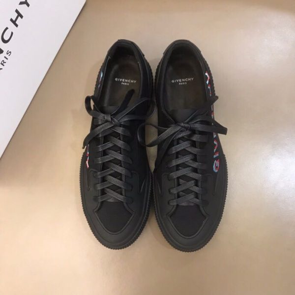 Givenchy Logo Print Low-Top Sneakers - Image 4