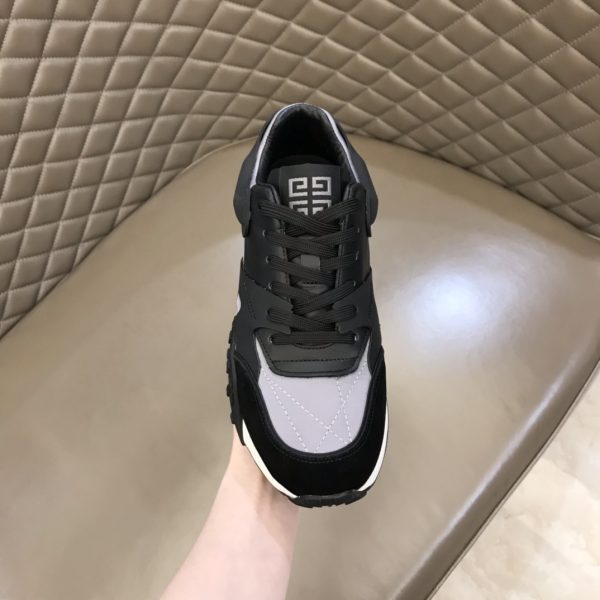 Givenchy Logo Print Low-Top Sneakers - Image 4