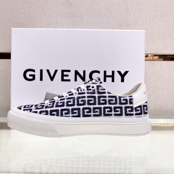 Givenchy Logo Print Low-Top Sneakers - Image 6