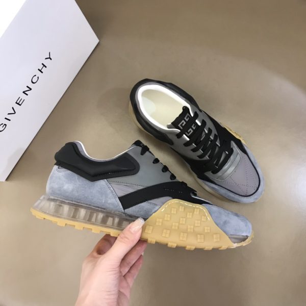 Givenchy Logo Print Low-Top Sneakers - Image 5