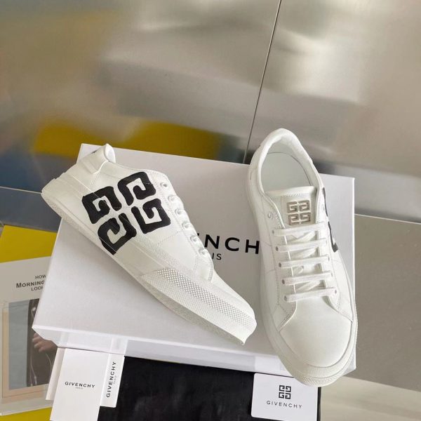 Givenchy Logo Print Low-Top Sneakers - Image 6