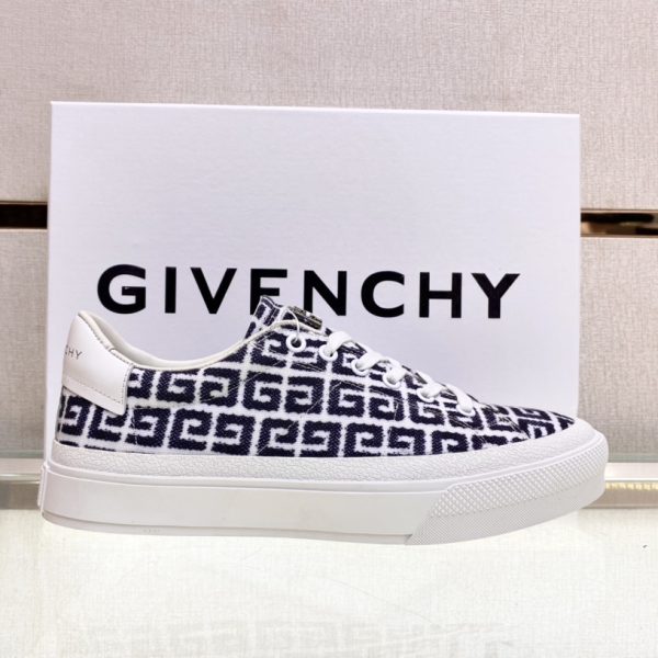 Givenchy Logo Print Low-Top Sneakers - Image 8