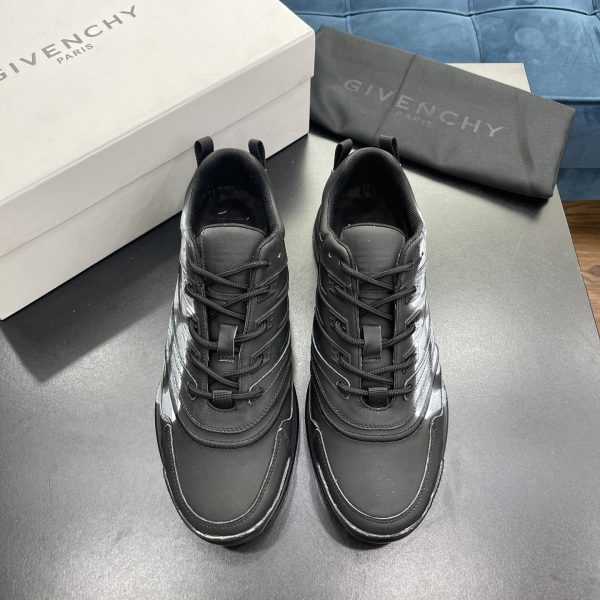 Givenchy Logo Sneakers In Black - Image 2