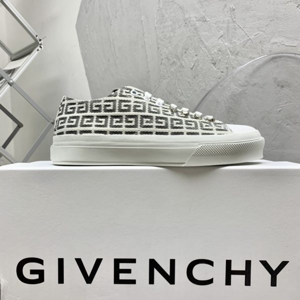 Givenchy Sneakers City Sport in 4G Raffia —Black/White - Image 2