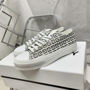 Givenchy Sneakers City Sport in 4G Raffia —Black/White