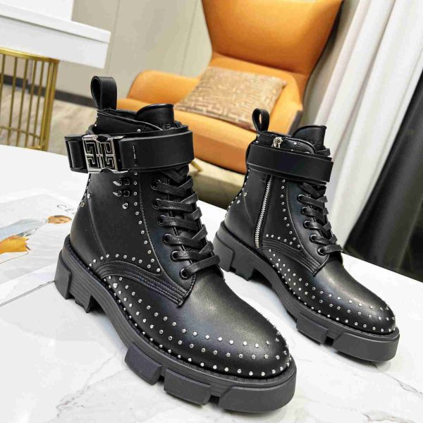 Givenchy Terra Boots In Leather With 4G Buckle With Studs